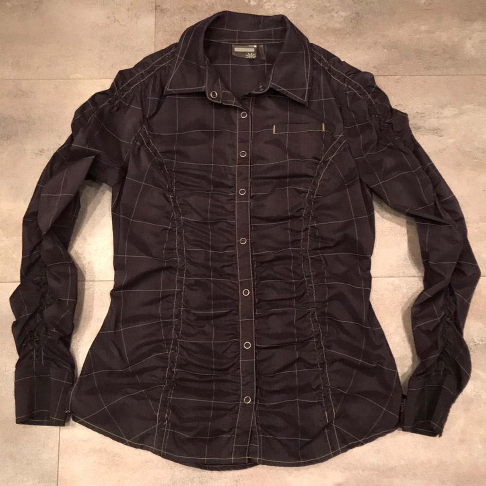 Athleta Tulum Ruched Snap Window Pane Top